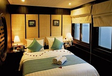 http://halongbaysails.com.vn/deluxe-cruises/bhaya-classic-cruise-70.html